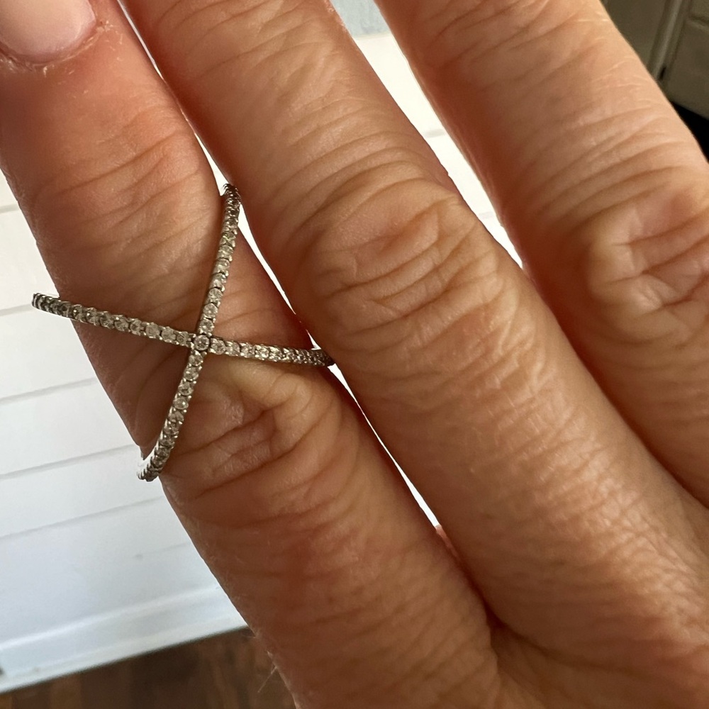 Criss cross women’s ring